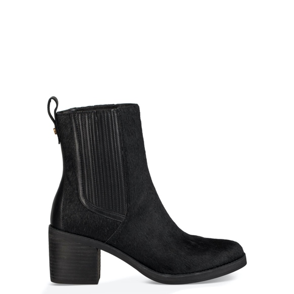 UGG Shoes - New UGG Cow leather Camden Booties Sz 5